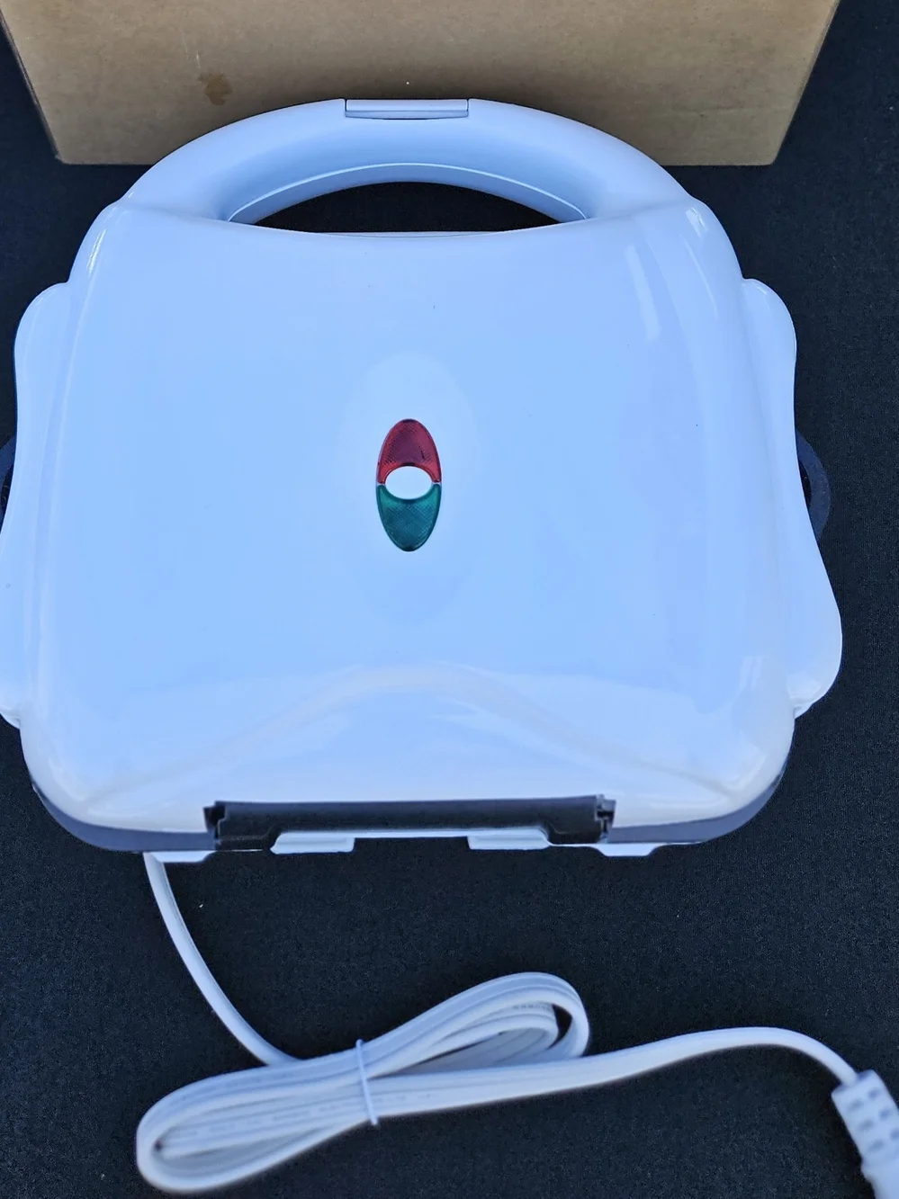 Amazon Basics Waffle, Sandwich Maker and Grill 3-in-1 White, 700W